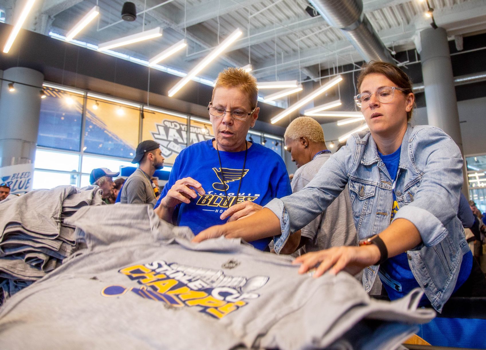 Blues fans celebrate, buy merchandise after Stanley Cup win